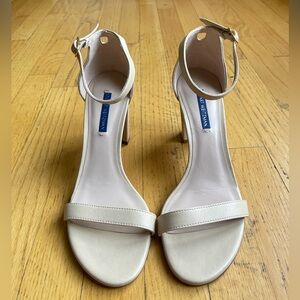 Stuart Weitzman White Pebbled Leather Sandal Size 9